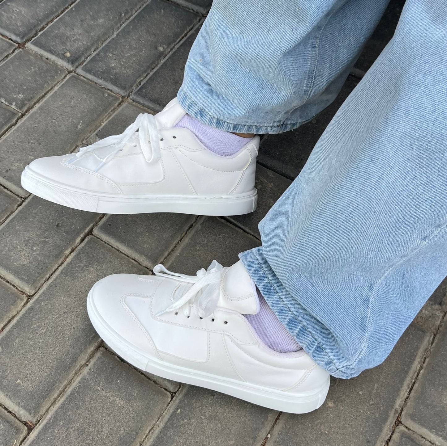 Aura White
